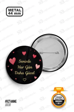 Seninle Her Gün Daha Güzel Yazılı Rozet